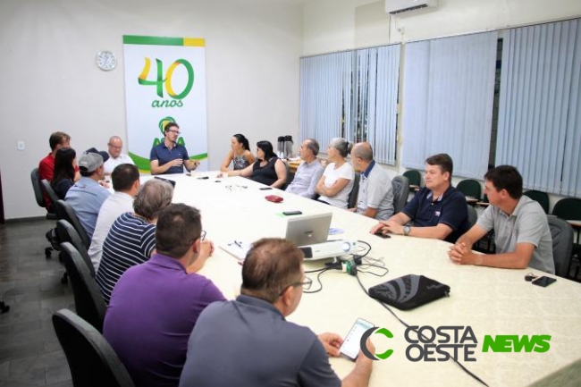 CCO apresenta andamento da organização da Expo Santa Helena para diretoria da Acisa