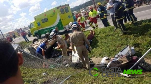 Motorista causa acidentes em série até capotar na BR 277 em São José dos Pinhais