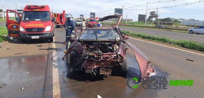 Uma pessoa morre e duas ficam feridas em acidente em Foz