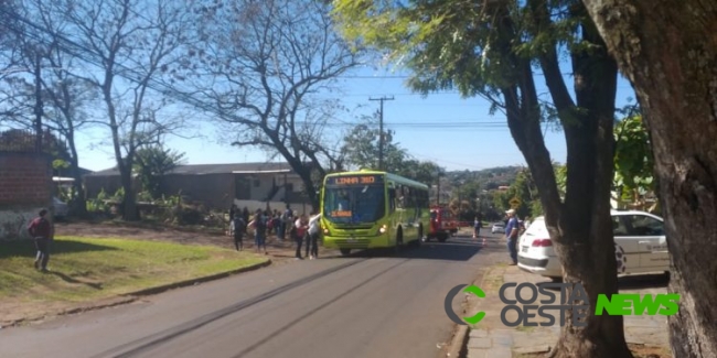 Idoso se desequilibra na calçada, cai na pista e morre atropelado por ônibus em Foz  