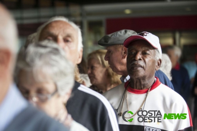 Caixa começa a pagar PIS para cotistas a partir de 60 anos