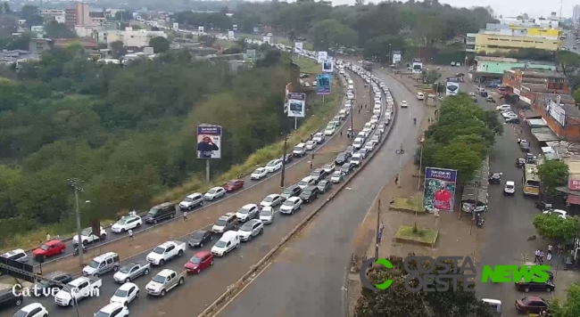 Manifestação em Cidade do Leste gera lentidão na Ponte Internacional da Amizade nesta manhã 