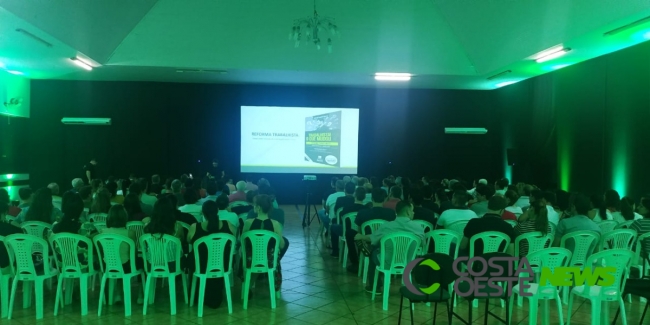 Palestra promovida por Sicredi e Acismi orienta empresários sobre a Reforma Trabalhista