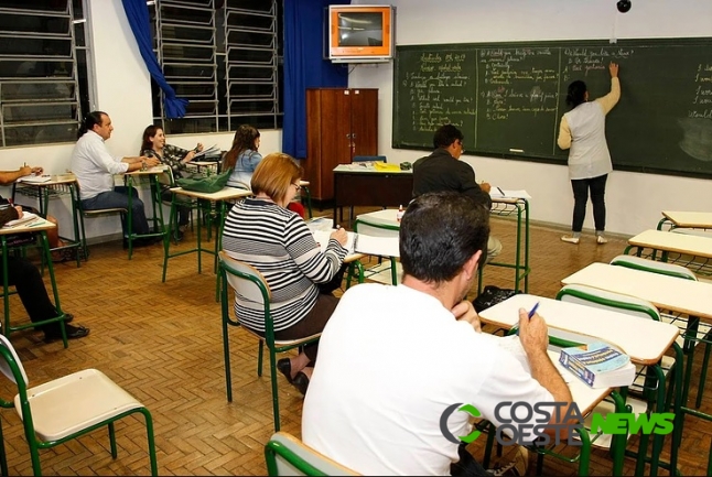 MP abre processo administrativo para apurar fechamento de vagas de ensino noturno no Paraná