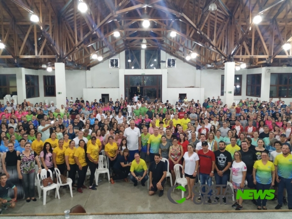 Em palestra, Oscar Schmidt conta história de vida e motiva participantes do projeto Santa Helena Saudável