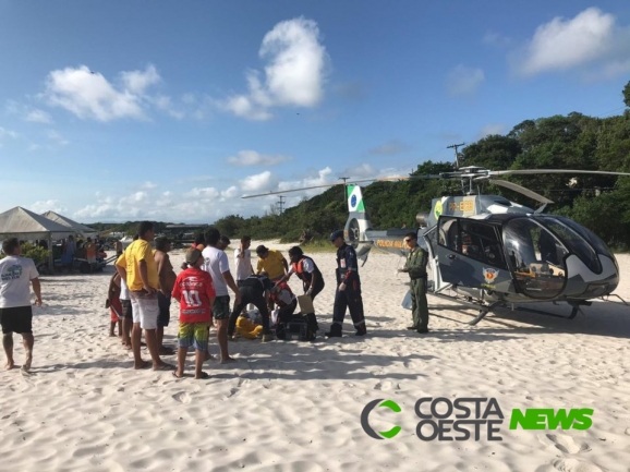 Idosa que viajava em cruzeiro é resgatada por helicóptero após choque no Litoral