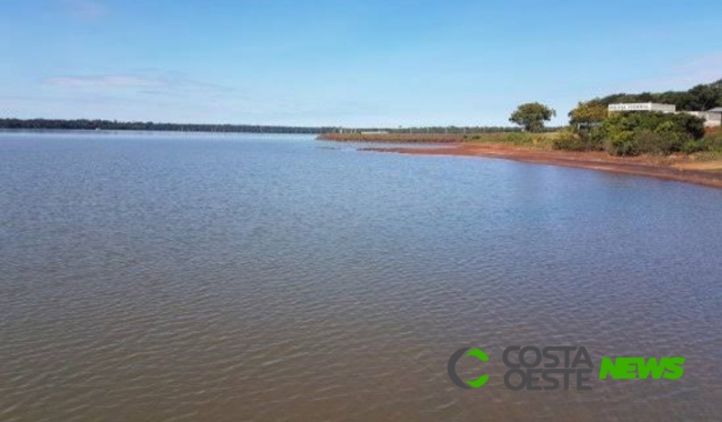 Lancha com quatro pessoas vira no Lago de Itaipu 