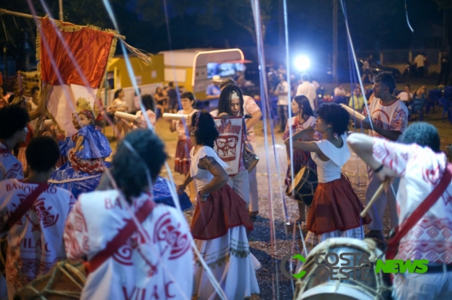 Carnafalls leva folia aos bairros de Foz e atrai mais de 2 mil pessoas