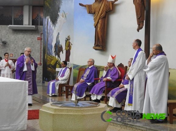 Paróquia Nossa Senhora Medianeira transmite Celebração da Paixão no Facebook 