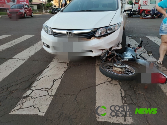 Acidente envolve carro e moto no centro de São Miguel do Iguaçu