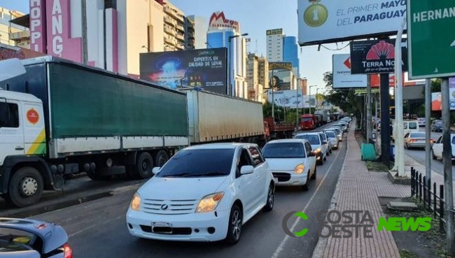 Paraguaios protestam em Ciudad del Este pela abertura da Ponte da Amizade