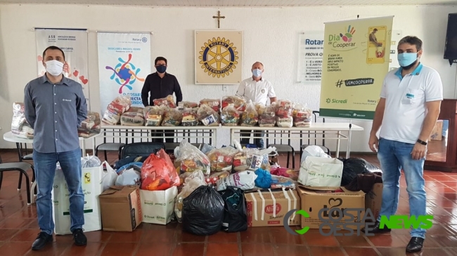 Sicredi repassa ao Rotary aprox. 700 kg de alimentos e roupas arrecadados na campanha do Dia C