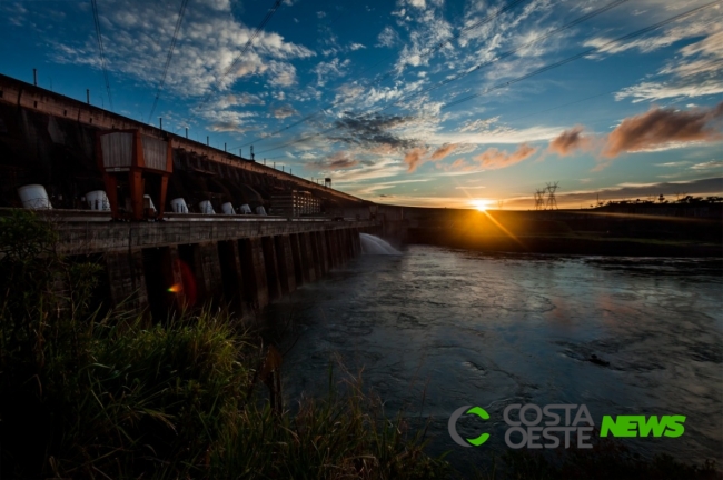 Segunda operação de Itaipu permite escoamento de mais de cem barcaças paraguaias