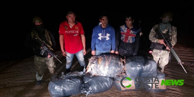 Trio é detido pela Marinha Paraguaia com fardos de roupas usadas trazidas de Foz