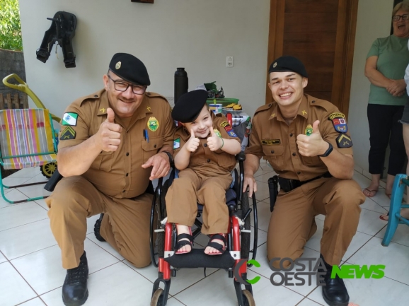 Pequeno Arthur recebe farda da Polícia Militar em Santa Helena (vídeo e fotos)