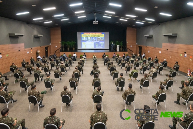 Diretor de Itaipu apresenta papel estratégico  da binacional a alunos de escola do Exército