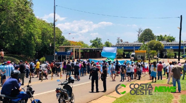 Moradores de Puerto Iguazú protestam por reabertura da fronteira