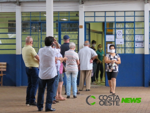 Locais de votação recebem os primeiros eleitores em Santa Helena