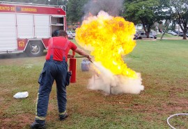 Treinamento de primeiros socorros e combate a incêndio