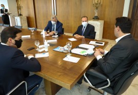 Governador Carlos Massa Ratinho Junior em reuniao com o presidente da cooperativa LAR.Foto: Ari Dias