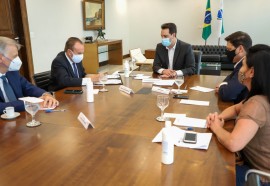 Governador Carlos Massa Ratinho Junior em reuniao com o presidente da cooperativa LAR.Foto: Ari Dias