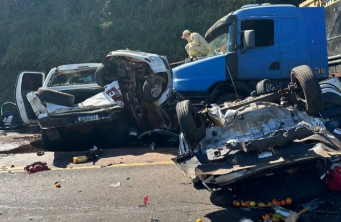 Acidente entre carreta, caminhão e quatro carros deixa 4 mortos em Marechal Cândido Rondon