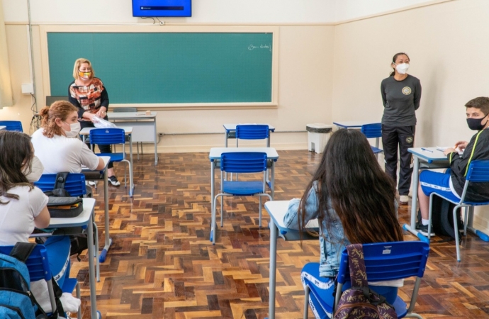 Aulas presenciais na rede estadual de ensino retornam nesta segunda-feira