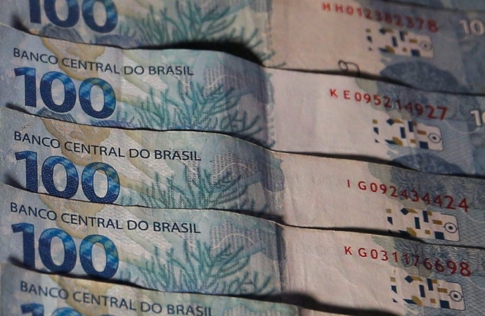 Caixa antecipa em um mês distribuição dos lucros do FGTS