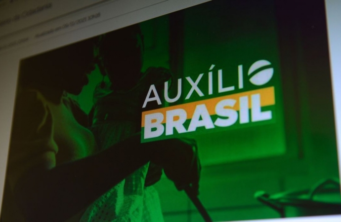 Caixa paga Auxílio Brasil a beneficiários com NIS de final 9