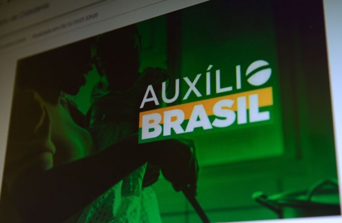 Caixa paga Auxílio Brasil a beneficiários com NIS final 2