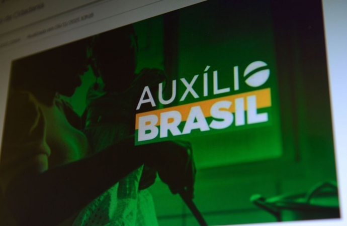 Caixa paga Auxílio Brasil a beneficiários com NIS final 7