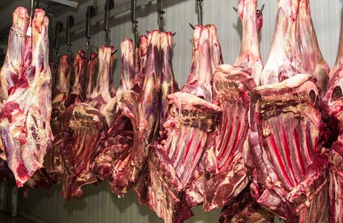 China retoma importação de carne brasileira