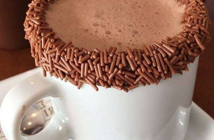 Chocolate quente de brigadeiro