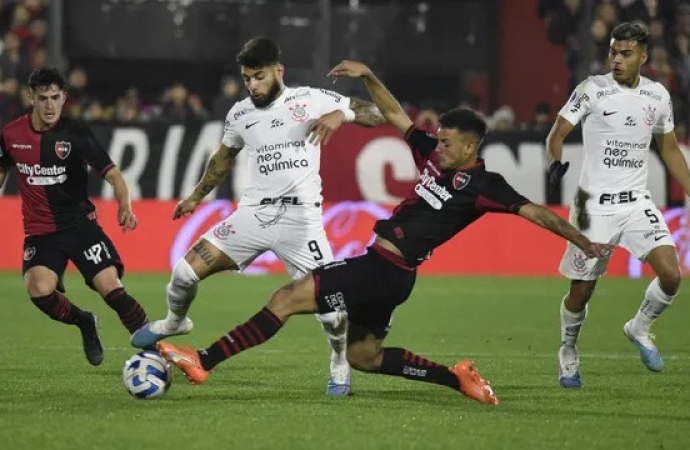 Corinthians segura empate com Newell’s e vai às quartas da Sul-Americana