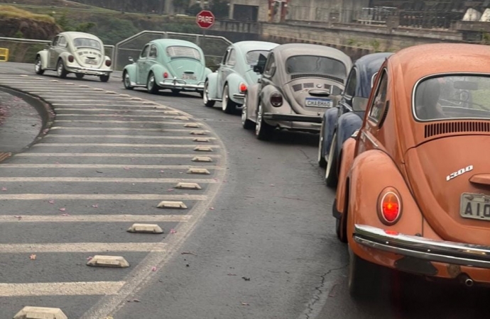 Dia Internacional do Fusca é comemorado com passeio na Itaipu