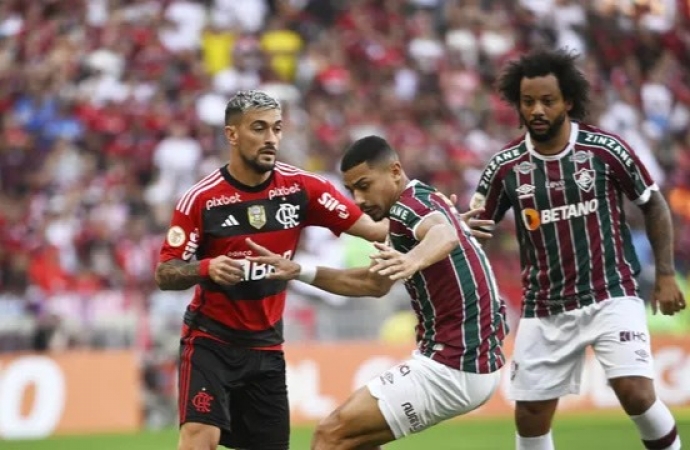 Em clássico agitado, Fla-Flu termina empatado e com dois gols anulados pelo  VAR, Esporte