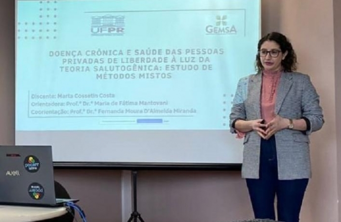 Enfermeira da Polícia Penal recebe prêmio de excelência acadêmica pela Universidade Federal do Paraná