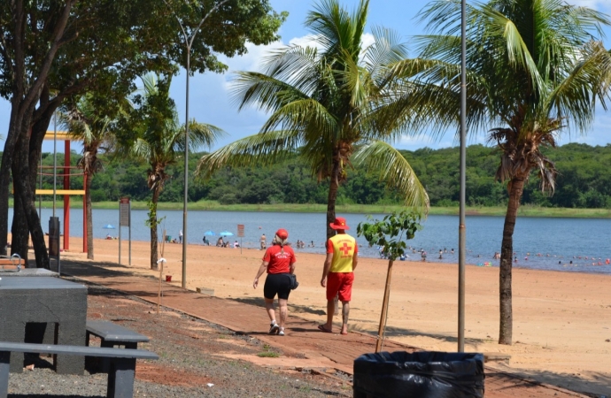 Fiscalização intensa do Corpo de Bombeiros leva tranquilidade e segurança às praias de água doce da Costa Oeste