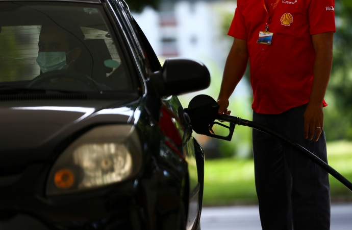 Gasolina e diesel estão mais baratos nas refinarias a partir desta quinta-feira (25)