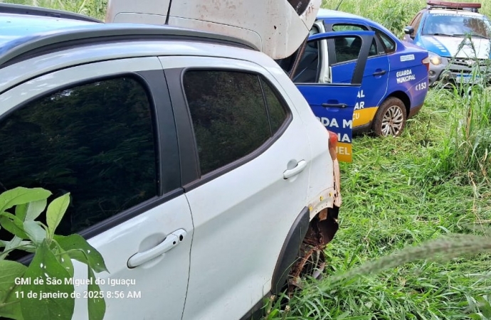 GM de São Miguel do Iguaçu localiza veículo abandonado com munição de arma de fogo