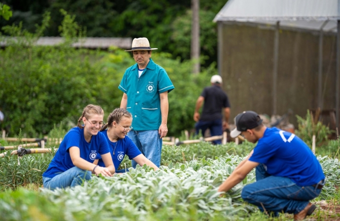 Governador sanciona lei que transforma colégios agrícolas do Paraná em cooperativas-escola