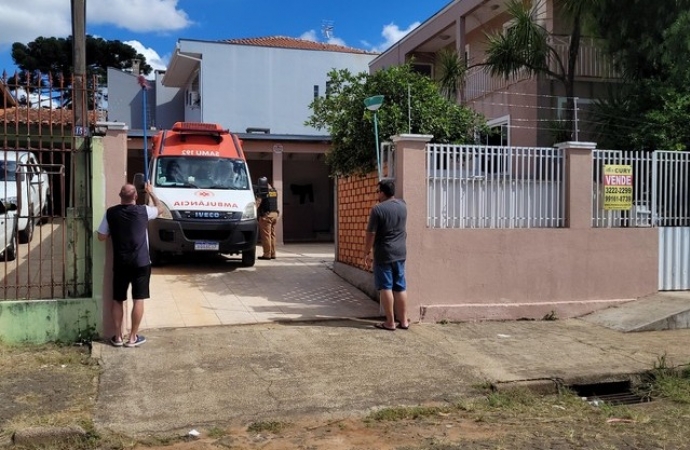 Idosa foge de abrigo para denunciar agressões e Vigilância Sanitária interdita instituição