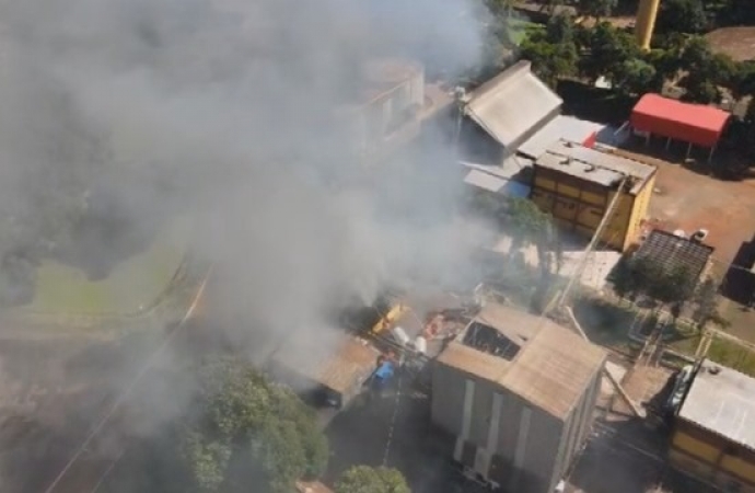 Incêndio atinge fábrica de óleo em Cascavel