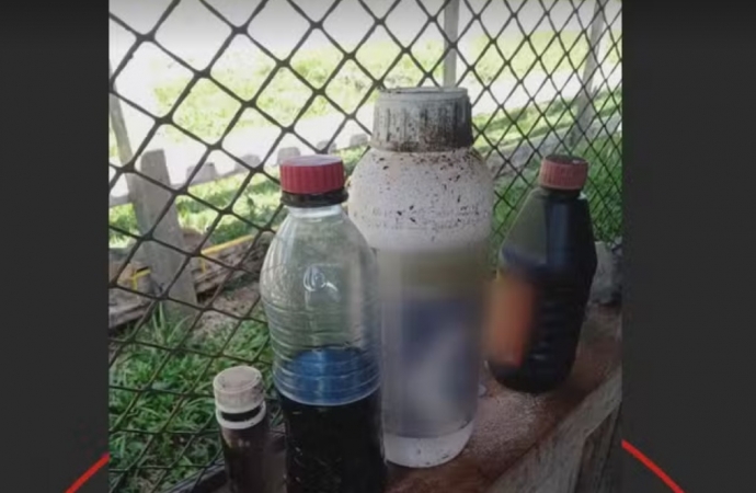 Irmãos morrem após tomarem veneno guardado em garrafa plástica achando que era suco de uva