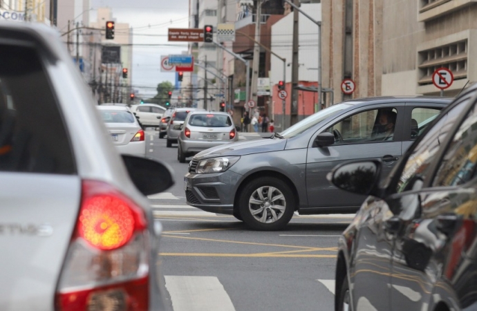 Licenciamento dos veículos com placas de final 6, 7 e 8 vence em outubro