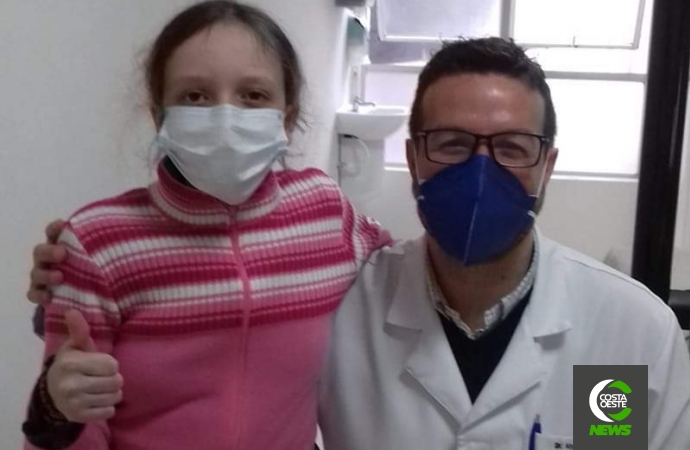 Maria Eduarda, de 12 anos, precisa de ajuda para realizar cirurgia de Escoliose com urgência