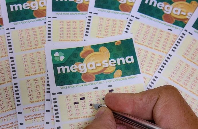 Ninguém acerta sorteio e prêmio da Mega-Sena acumula de novo