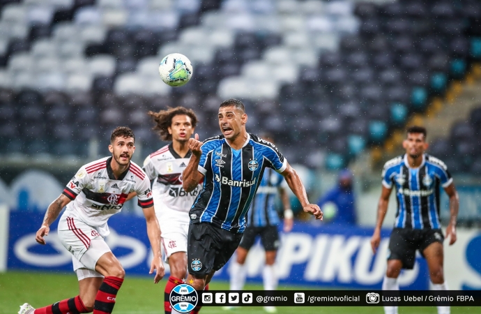 Ouça os gols: Grêmio perde de virada e Flamengo é vice-líder do Brasileirão