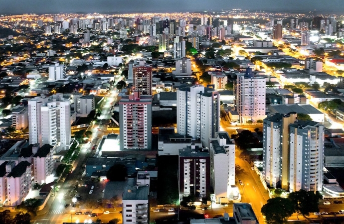 Paraná tem 13 cidades entre as 100 mais competitivas do Brasil