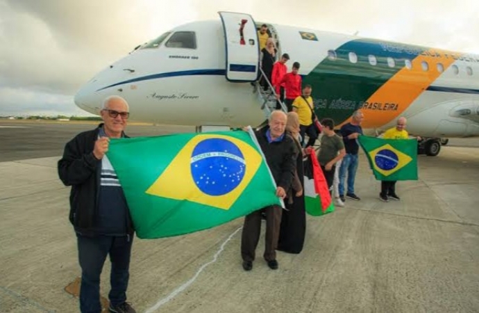 Paranaenses resgatados na Cisjordânia chegam ao Brasil: 